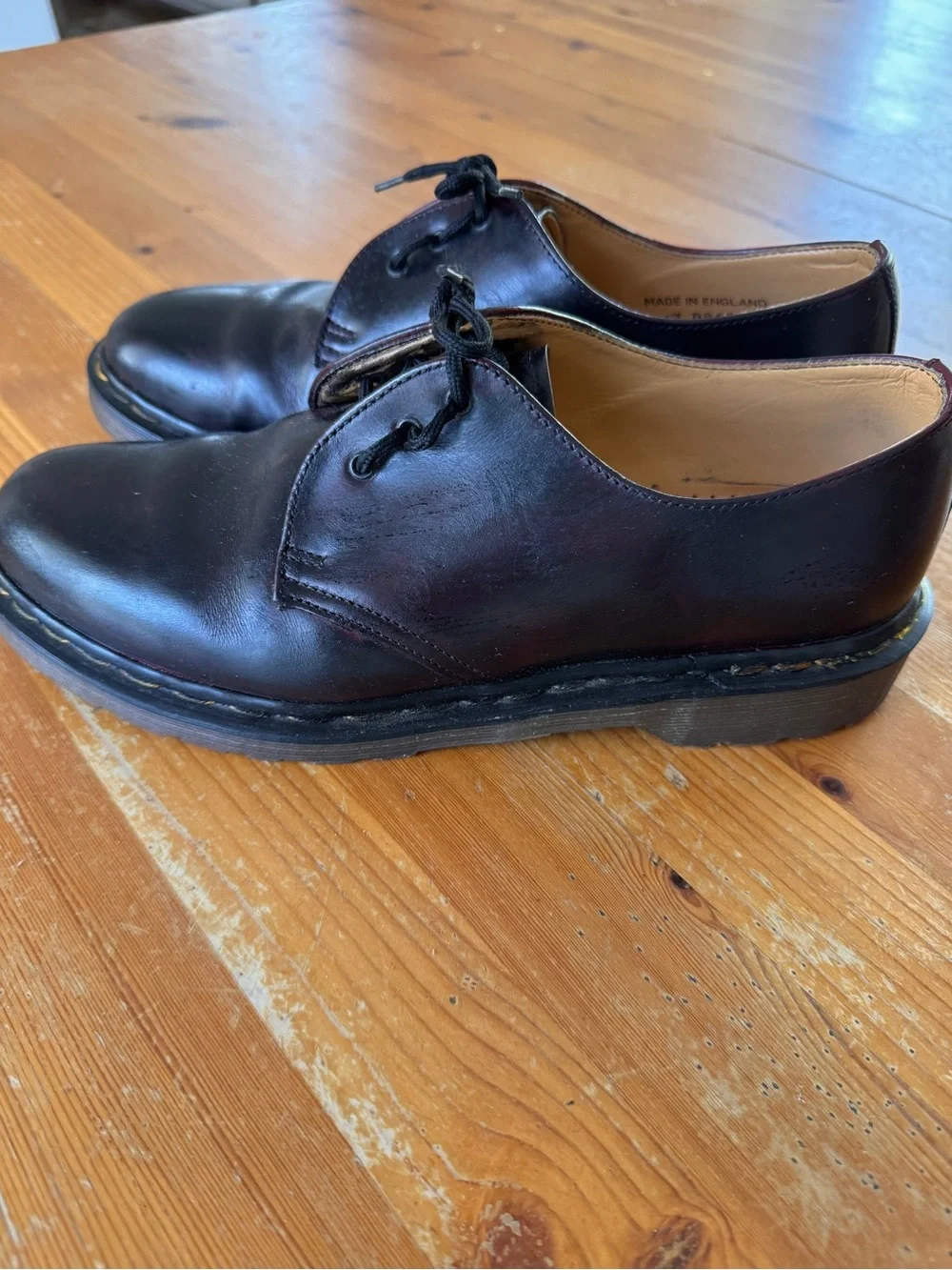 Dr. Martens Men’s Burgundy Oxford Lace-Up Shoes